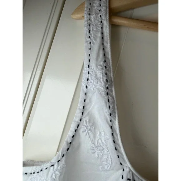Tahari White Embroidered dress Square Neck knee length Size 14 - Picture 4 of 13
